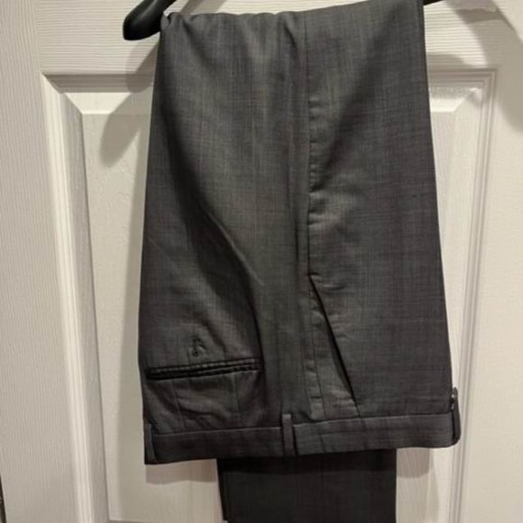 Express Suit - Picture 2 of 5